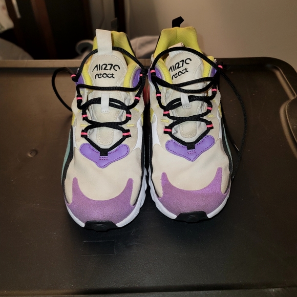 Nike Women's Air Max 270 - Picture 2 of 6